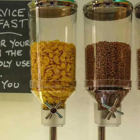 Nsts 60 Student Residence Хостел *