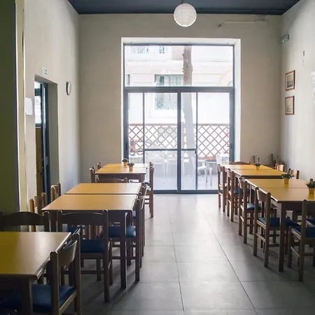 海伯尼亚旅馆公寓  旅馆 *