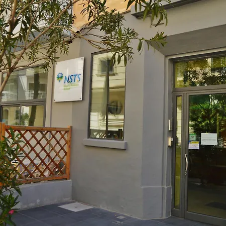 海伯尼亚旅馆公寓  *