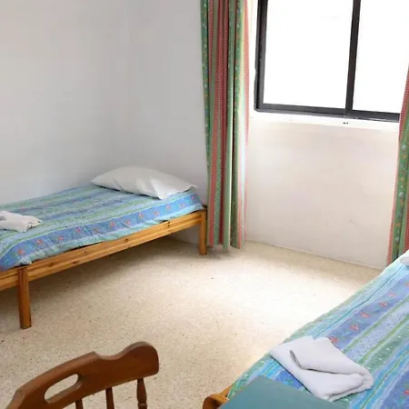 Hostel Hibernia & *