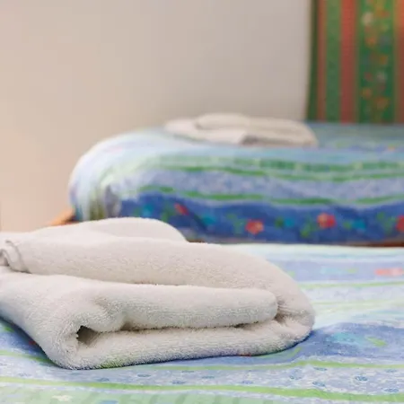 海伯尼亚旅馆公寓  *